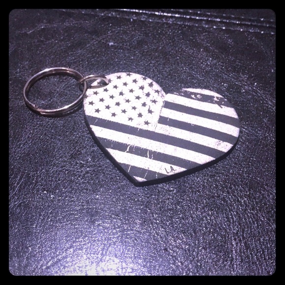 Brandy Melvillr π Keychain π« - Picture 1 of 2